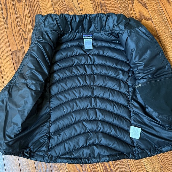 Women’s Patagonia down puffer Vest - Picture 8 of 13